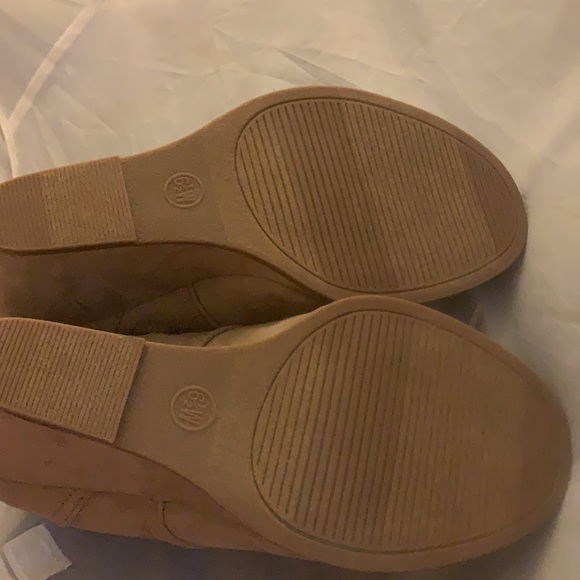 Women’s 6.5W Brown Suede Wedge Booties NEW - Picture 5 of 7